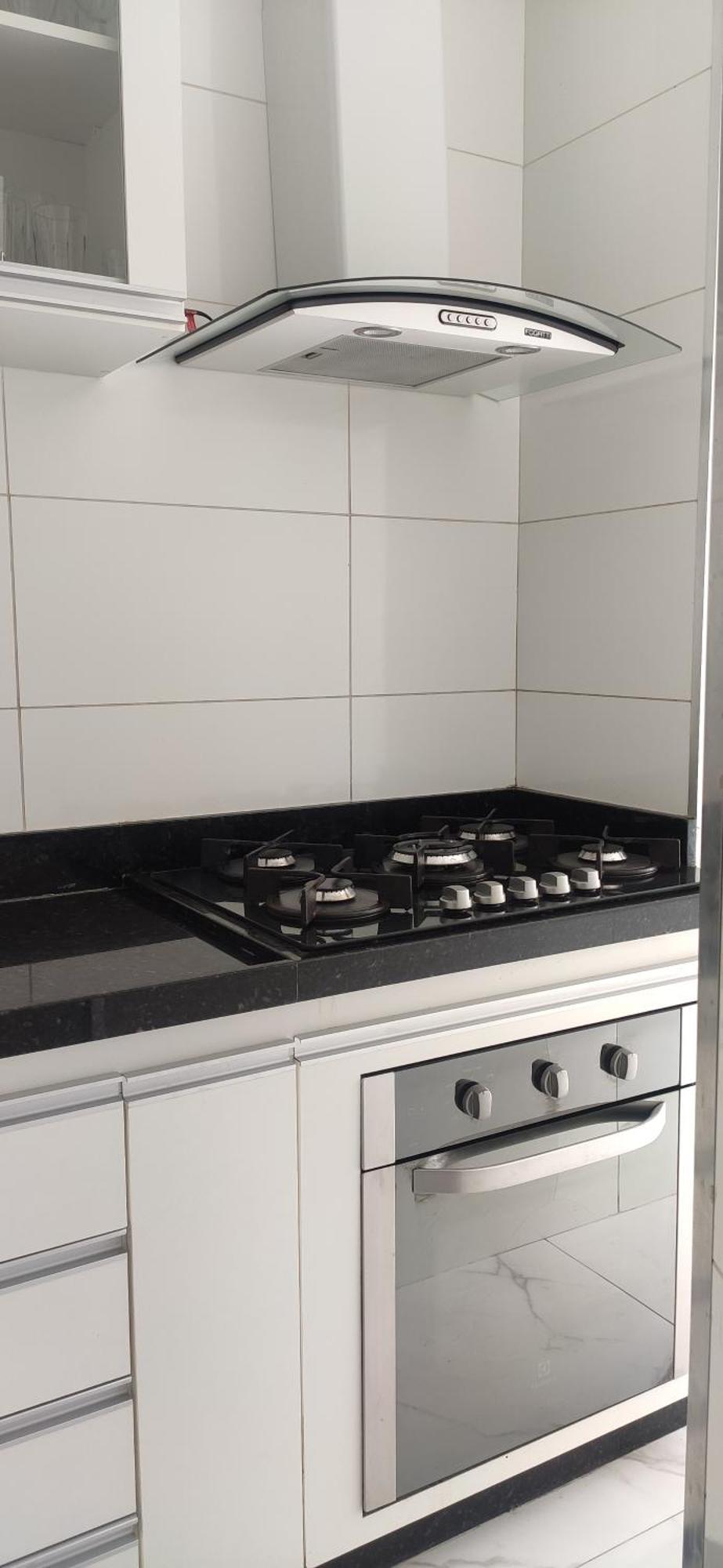 Apartamento Inteiro Com Area E Garagem Privativa *